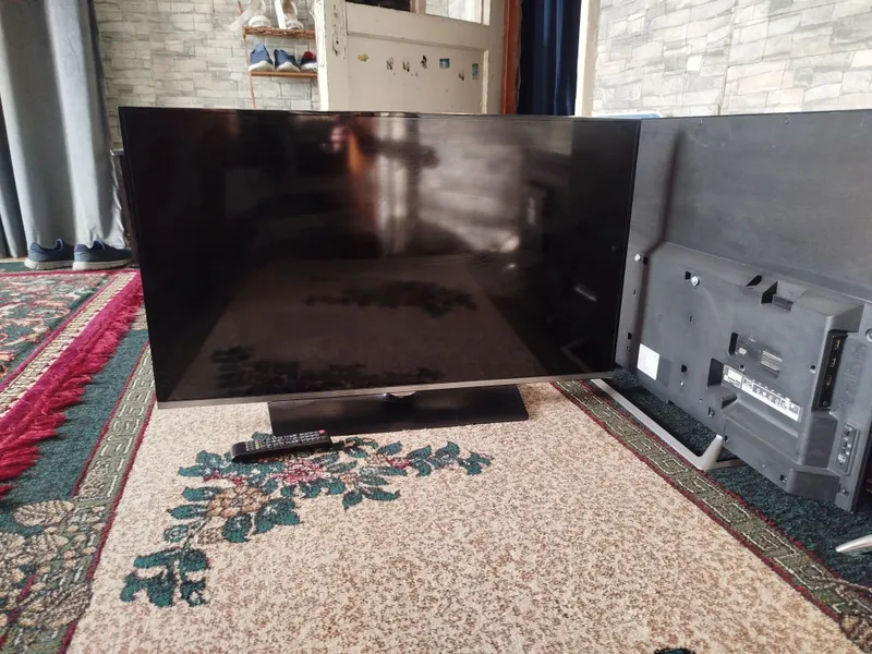 телевизор SAMSUNG 40 тали Не smsrt