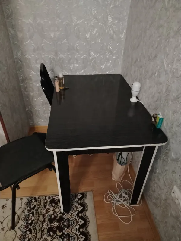 Продаю срочно стол и 4 стула — фото 4