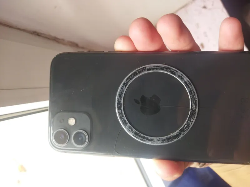 iPhone 11 4