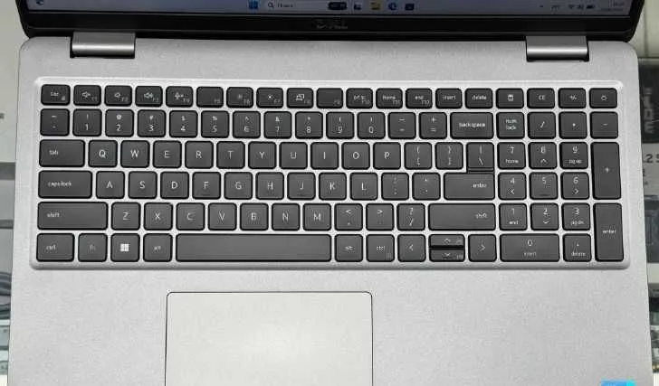 Dell Precision 3581 3 Dell Precision 3581 3