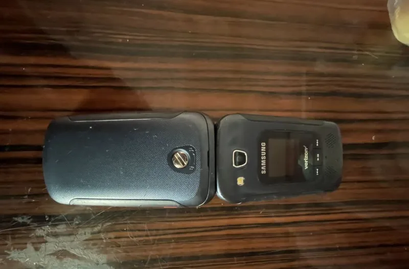 Срочно продаю, нужны деньги: Samsung Verizon Convoy 4 2