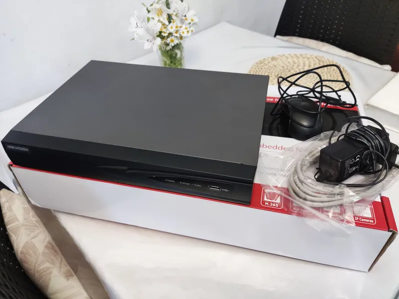 Видеорегистратор Hikvision DS-7604NI-Q1 — фото 1