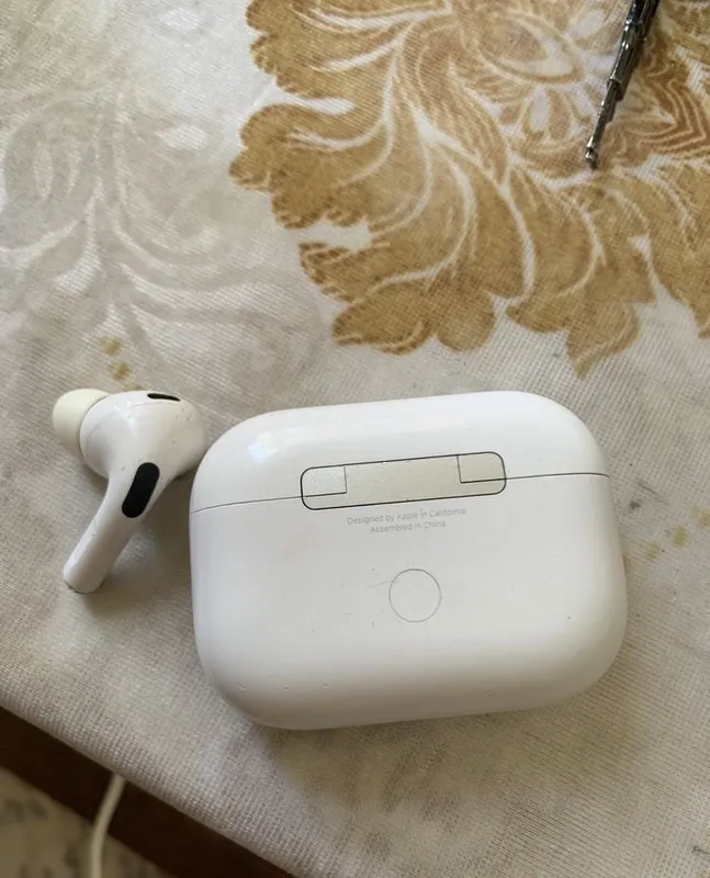 Airpods pro 2 lighting original 4 Airpods pro 2 lighting original 4