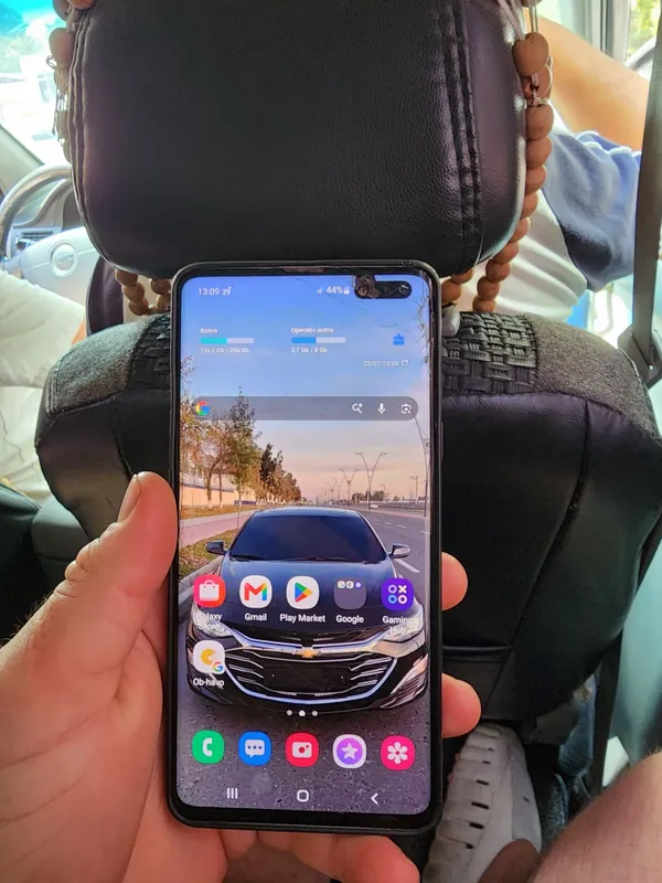 Samsung s10+5g holati yahshi 2
