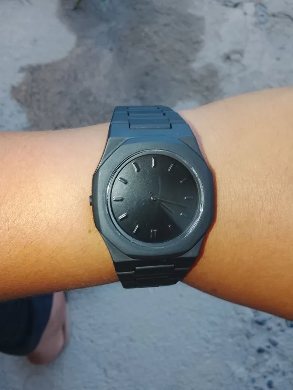 bleak watch. bu soat qoʻl soat. rangi qora