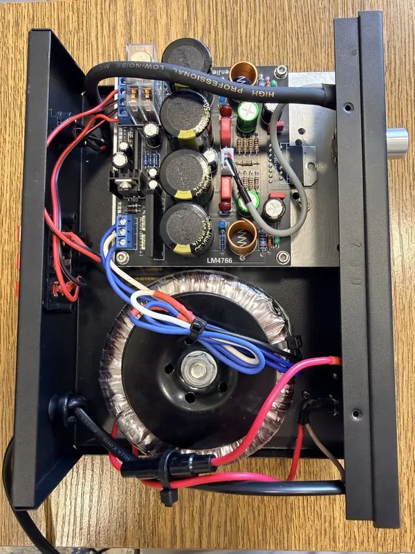 AB class усилитель 40x40 watt 4 AB class усилитель 40x40 watt 4