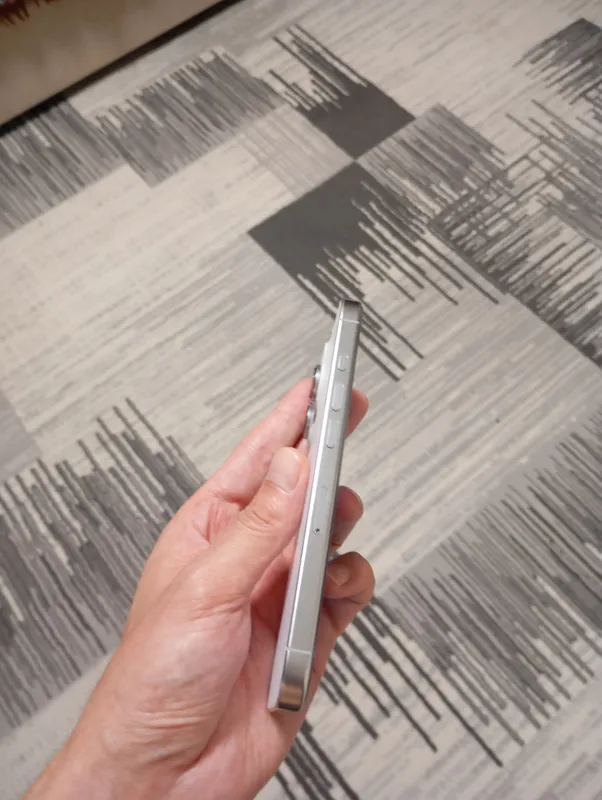 iPhone 16 pro 128GB shoshilinch 3