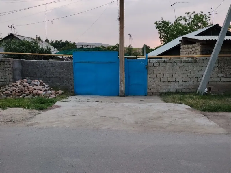 Hovli uy sotiladi srochna Toshkent viloyati, Olmaliq shahrida — фото 1