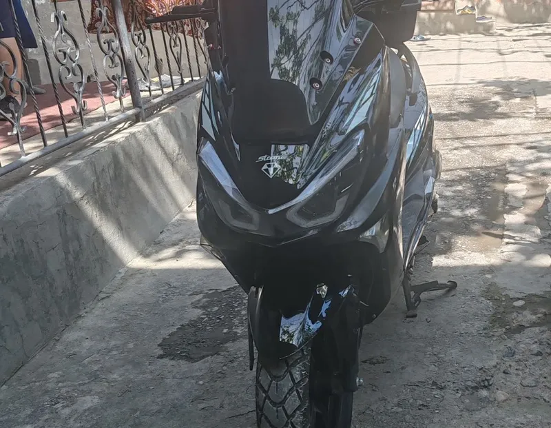 Tigr scooter sotiladi. Probegi 4200 halol, mator, hamma joyi ti2 27ehd