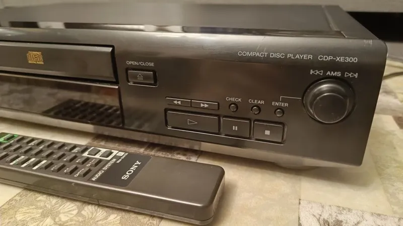 CD проигрыватель Sony CDP -XE300 — фото 2