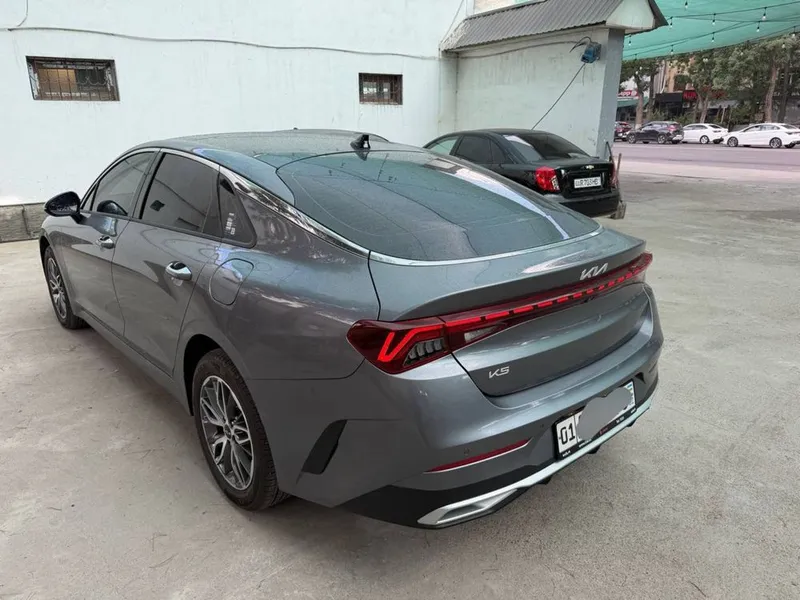 Kia K5 2024 Premium Presti 4 pozitsa mokri asfalt 3 Kia K5 2024 Premium Presti 4 pozitsa mokri asfalt 3