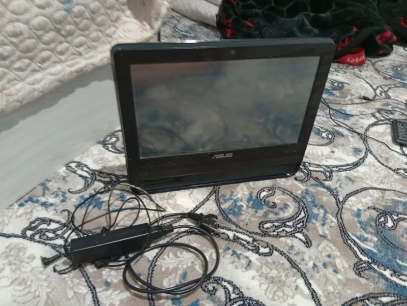 Asus All-in-One (Siniq ekran / Zapchastga) — фото 2