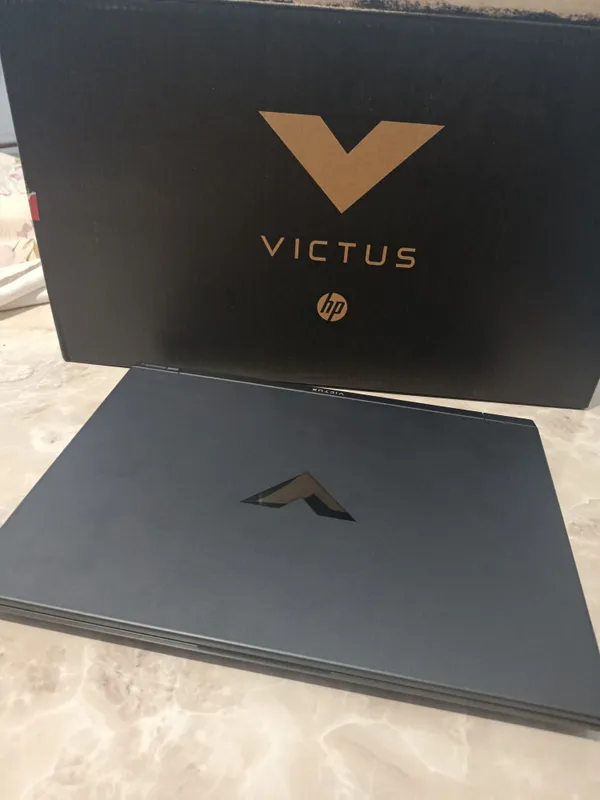 HP victus 1