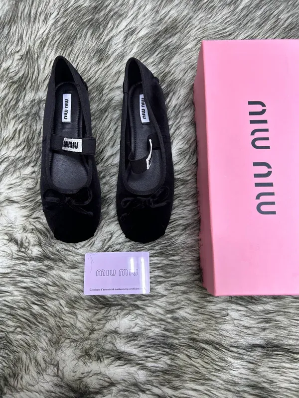 MIU MIU lux trend madel keldi qizlar baletkasi — фото 6