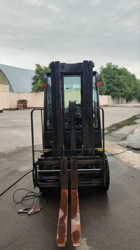 Продается надежный вилочный погрузчик CLARK S-Series 7