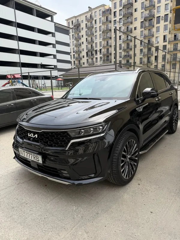 Продаётся Kia Sorento 2023 чёрная 3,5 мотор 1 Продаётся Kia Sorento 2023 чёрная 3,5 мотор 1