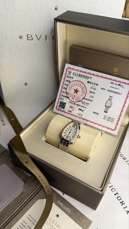 Часы Bvlgari с искусственными бриллиантами 1 Часы Bvlgari с искусственными бриллиантами 1