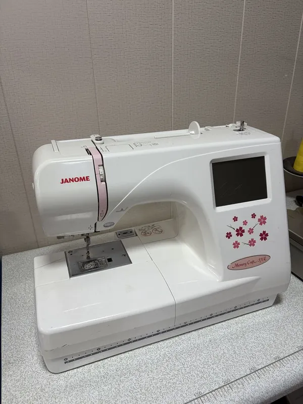 Janome 370e professional mashina ideal holatda sotiladi