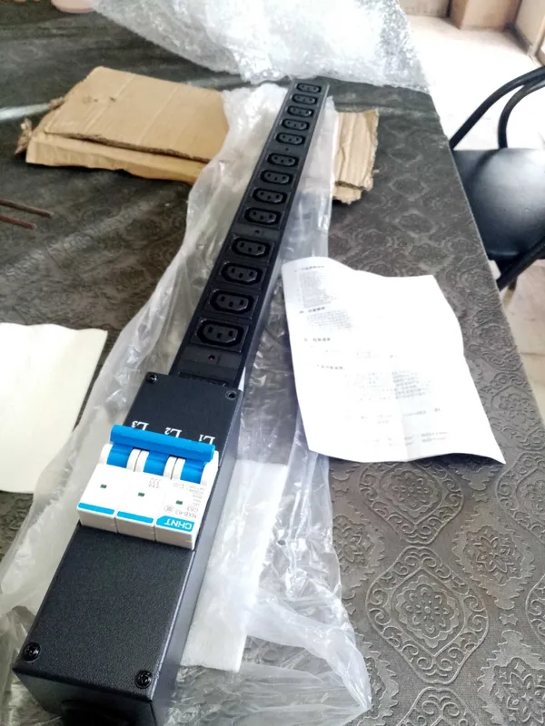 PDU для серверной стойки 3х-фазная, 63А, на 13 розеток типа С13 2 PDU для серверной стойки 3х-фазная, 63А, на 13 розеток типа С13 2