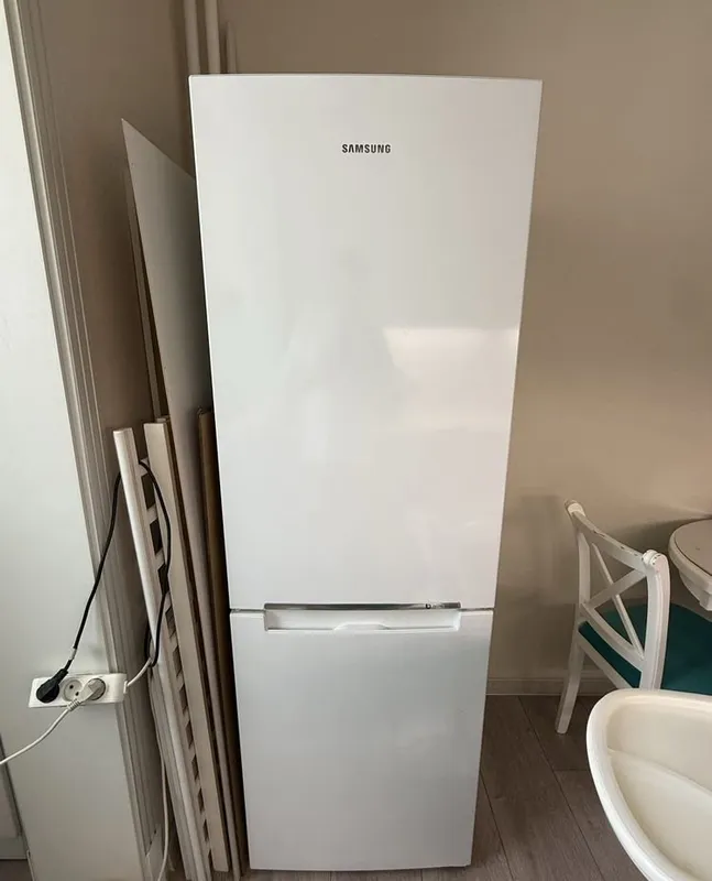 Продам холодильник. 1 Продам холодильник. 1