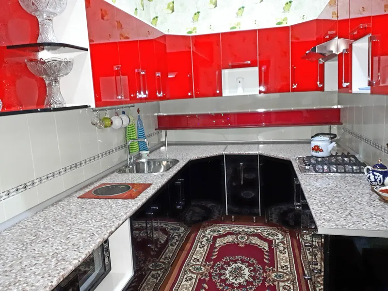 кухонный гарнитур сотилади, акрилдан