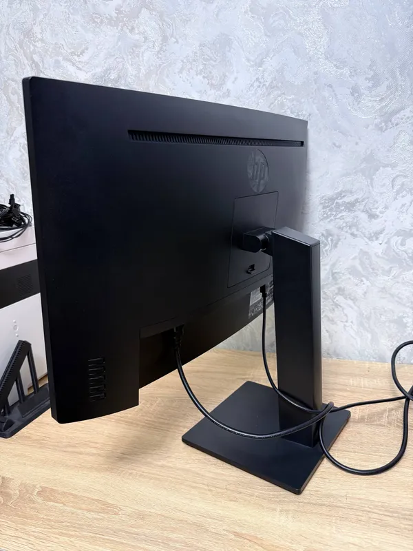 HP 27" monitori 5 HP 27" monitori 5