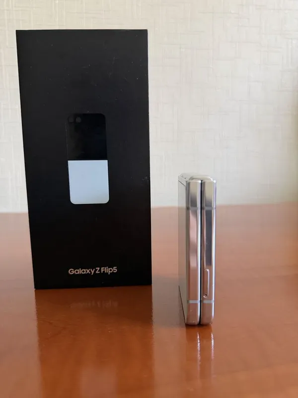 Z flip 5 8/256 GB. Mint 4 Z flip 5 8/256 GB. Mint 4