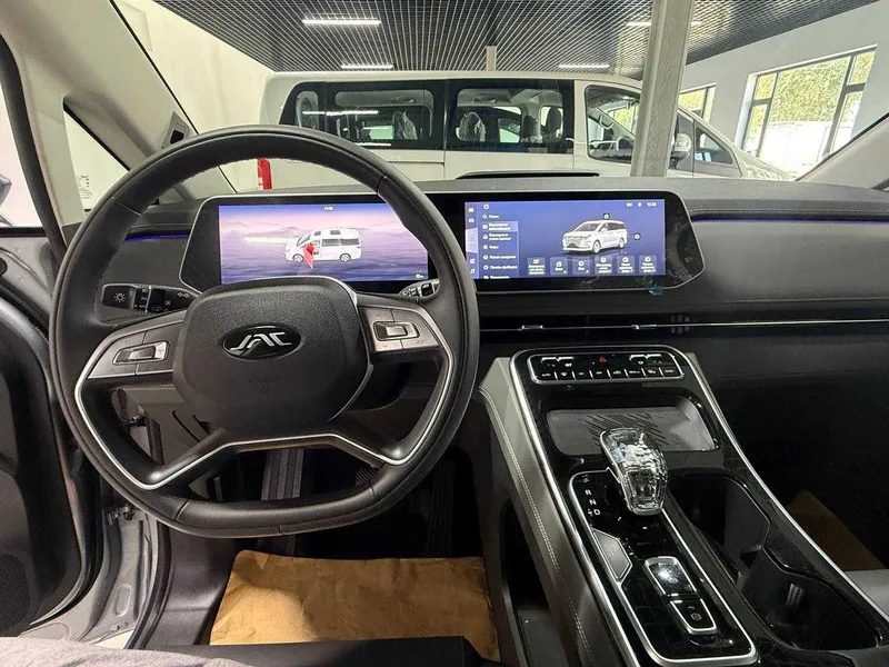 Yangi JAC RF8 — Premium minivenning yangi darajasi 7