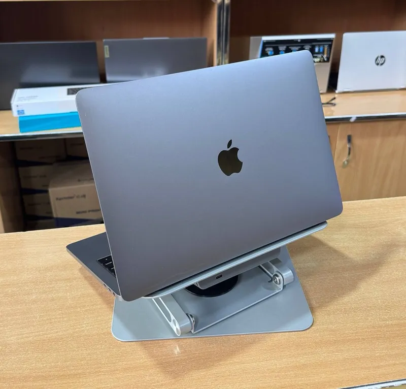 Macbook pro sotiladi 16/512gb