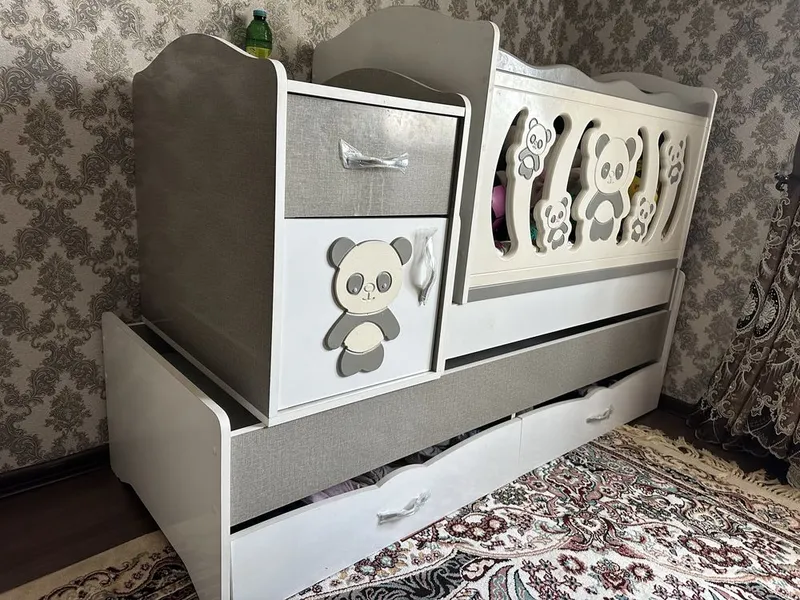 Bolalar maneji 3 tasi birda , yaxshi materialdan fabrichniy mustaxkam.