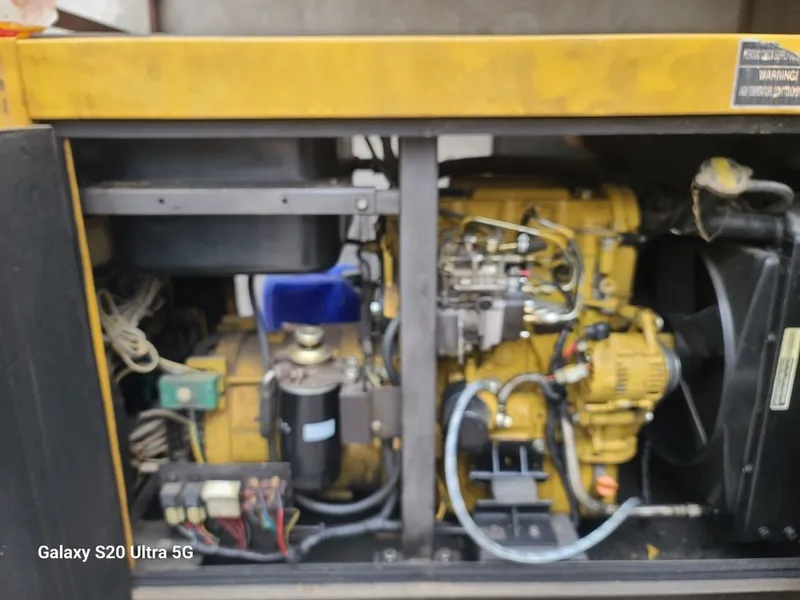 Generator 3 fazali sotiladi holati yaxshi 2 Generator 3 fazali sotiladi holati yaxshi 2