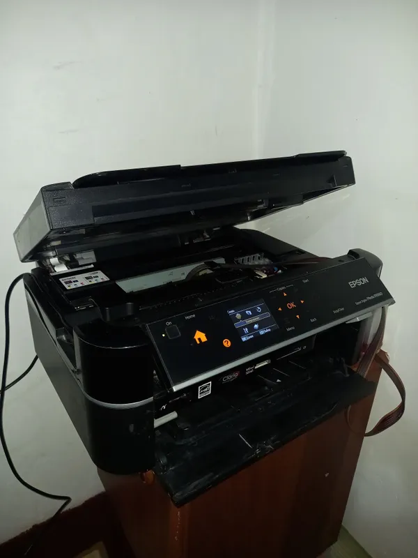 Epson stylus photo px 660 sotiladi