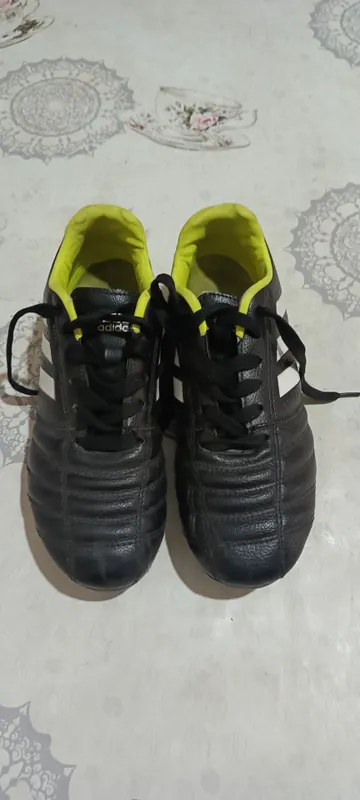 Adidas butsi sotiladi