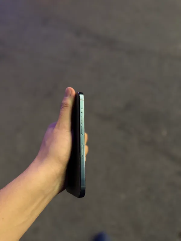 iPhone 15 Pro 256 ГБ, 89%, две SIM-карты 6