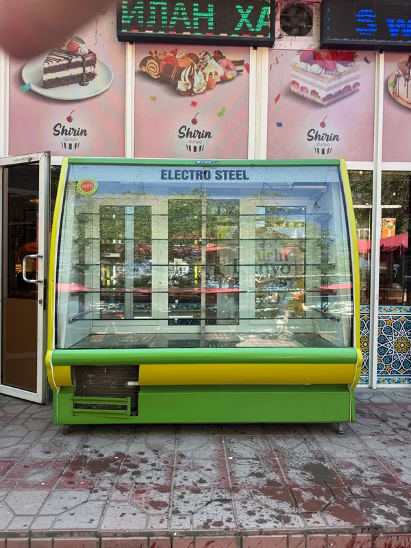 Vitrina xoladelnik