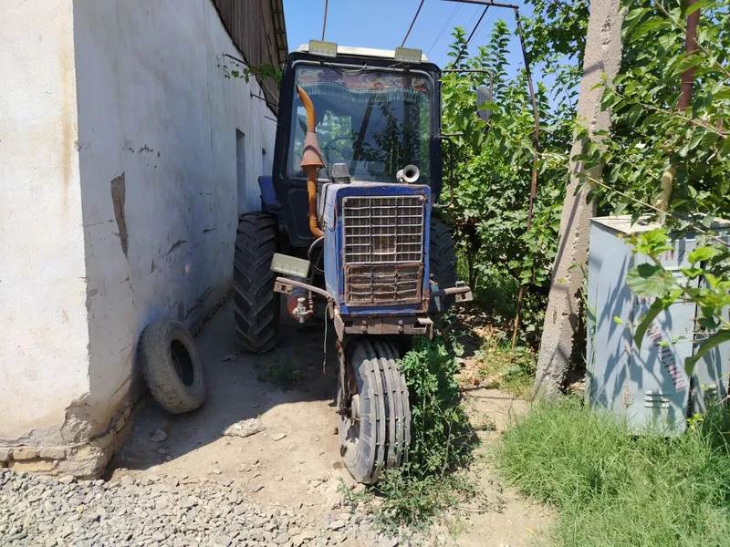 Mtz traktor sotiladi holati o'rta 1