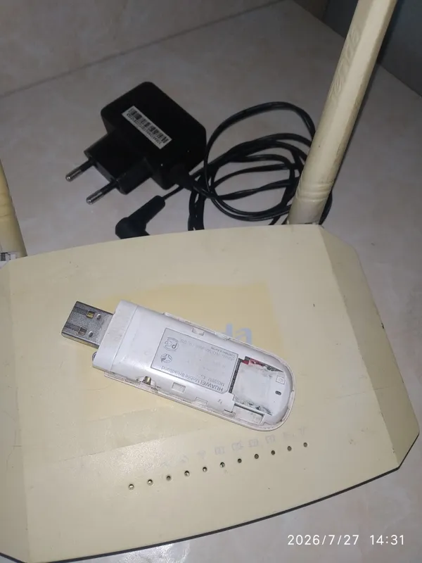 Tenda model V300 USB модем Wi‑Fi роутер 1