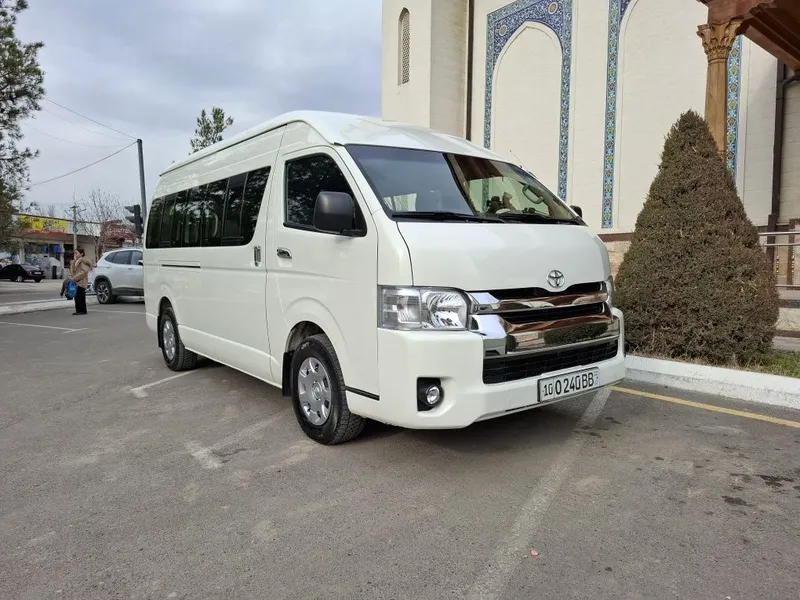 TOYOTA HIACE сотилади 2012 йил 7 TOYOTA HIACE сотилади 2012 йил 7