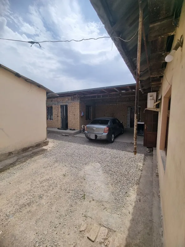 Uy sotiladi Bektemir tumani 5 sotix 5 xona 4