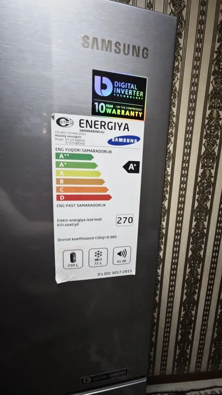 Продаю холодильник Samsung (воздушное охлаждение ). 3