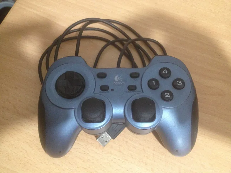 Проводной компьютерный джойстик Logitech 2