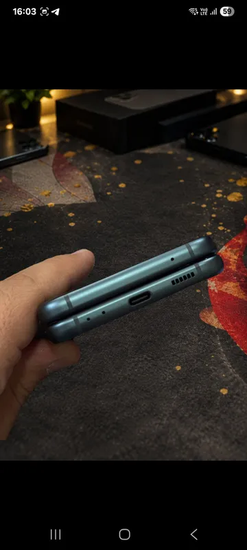 samsung z Flip3 4 samsung z Flip3 4