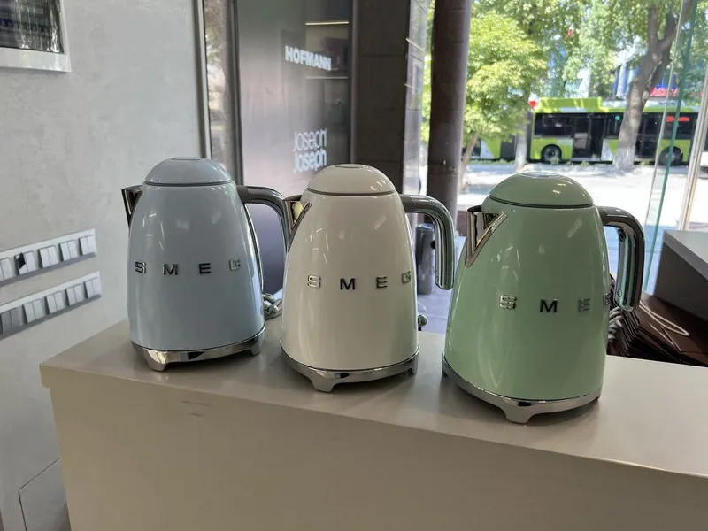Smeg электрический чайник,оригинал,все цвета в наличии,2 года гарантия