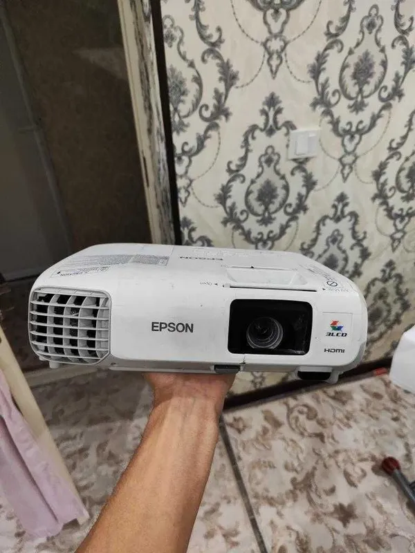 Проектор EPSON в хорошом состоянии