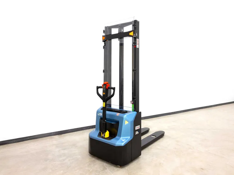 Штабелер электрический Royal Forklift 1 200 кг / штаблер / shtabler Штабелер электрический Royal Forklift 1 200 кг / штаблер / shtabler