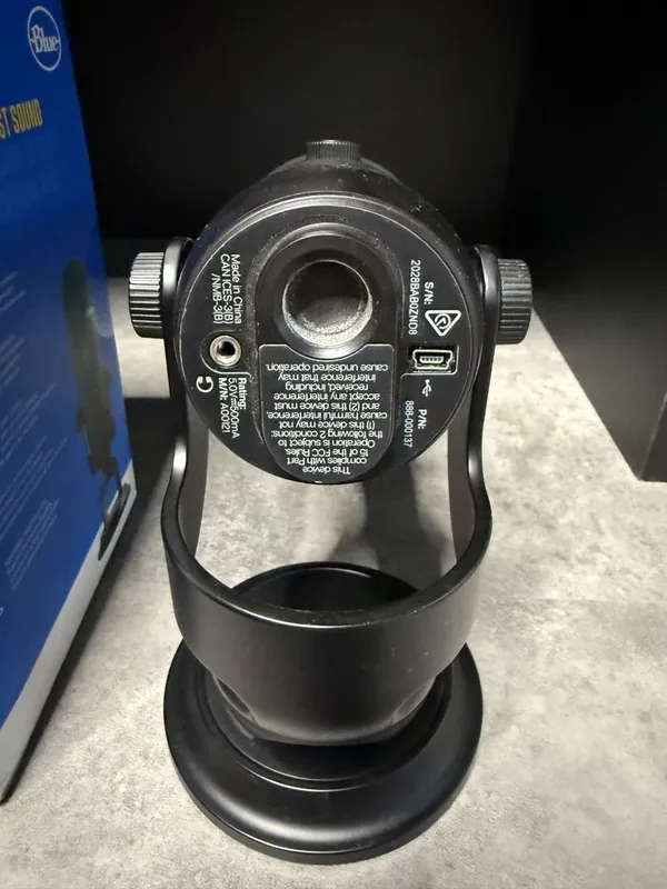 Микрофон Blue Yeti 3