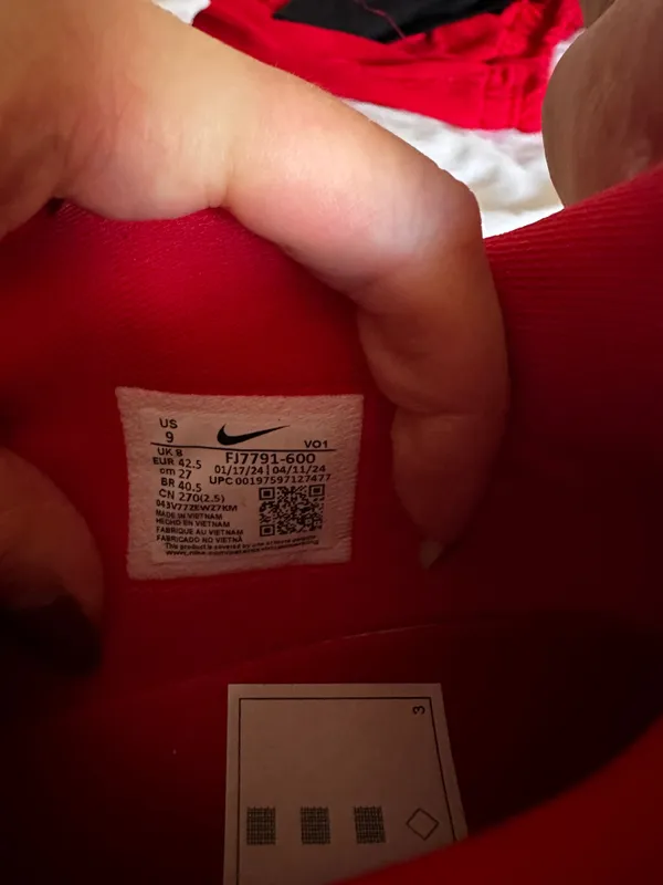 Новые кроссовки Nike оригинал 4 Новые кроссовки Nike оригинал 4