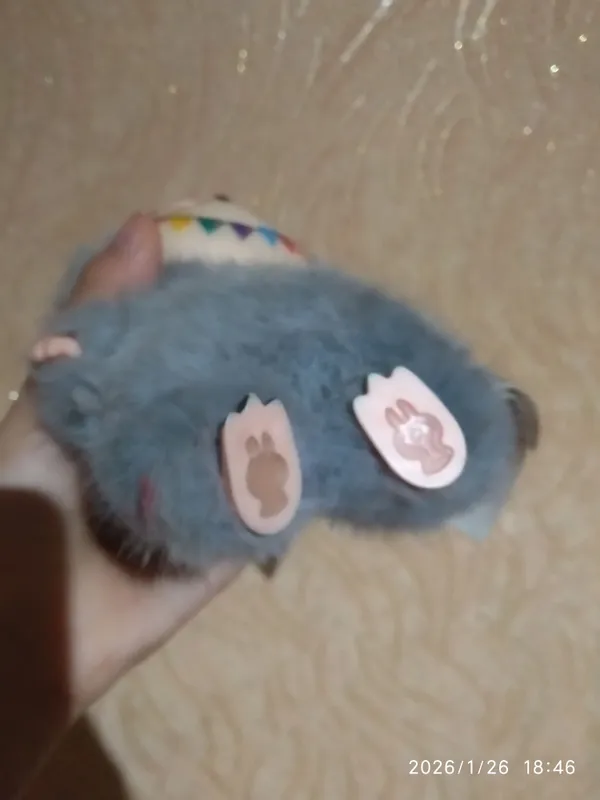 Kulrang Labubu. 2 Kulrang Labubu. 2