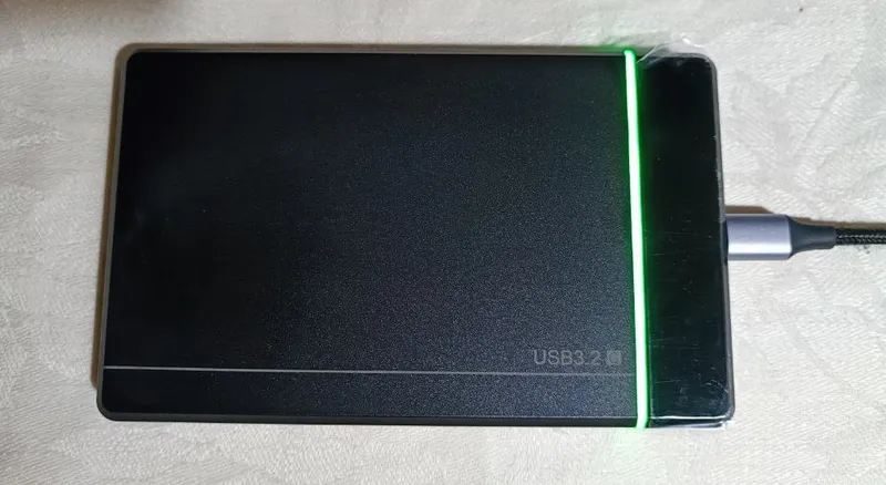Внешний жёсткий диск 1 ТБ с Type-C разъёмом.