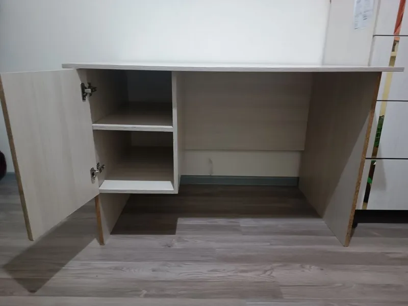 Stol sotiladi / Uy va ofis uchun qulay stol holati aʼlo 3